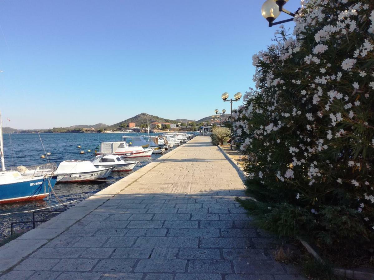 Antini Trudi Appartement Šibenik Buitenkant foto